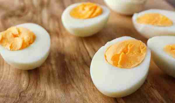 一天吃几个鸡蛋好？蛋黄能吃吗？生蛋能吃吗？一篇给你说清楚