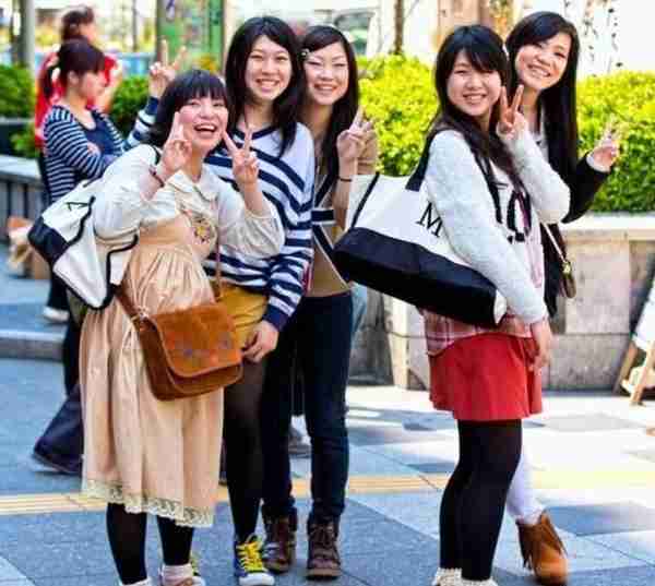 日本全国1.25亿人，2023年，普通人一个月的工资，到底有多少钱？